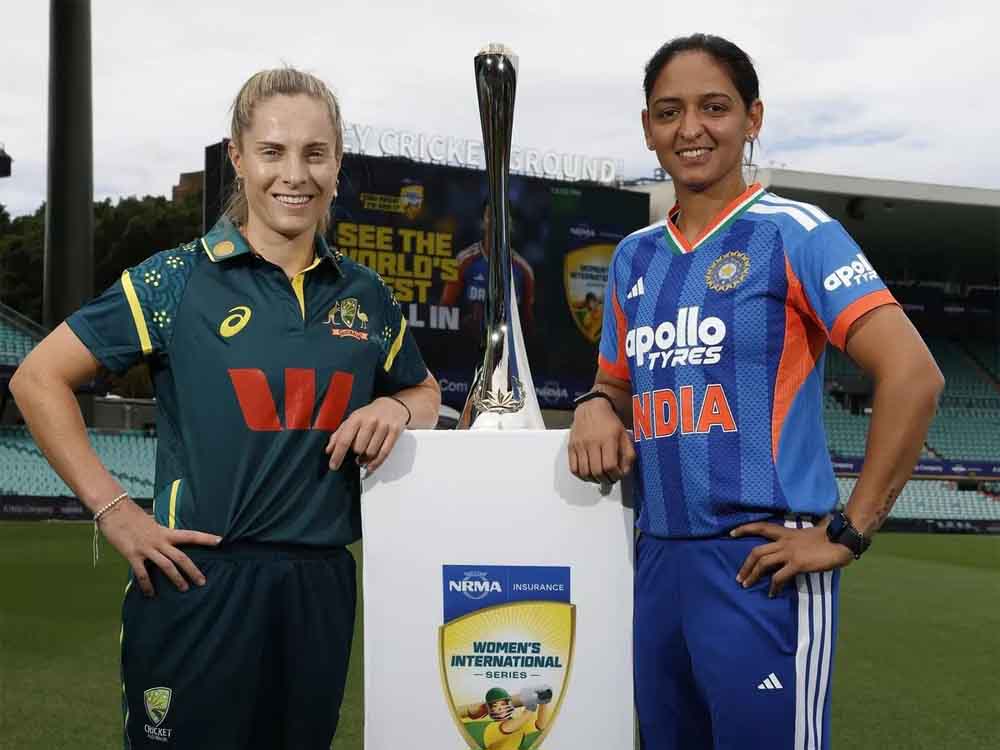 पीठ की चोट से बाहर हुईं सोफी मोलिनक्स, भारत के खिलाफ सीरीज में ऑस्ट्रेलिया को झटका