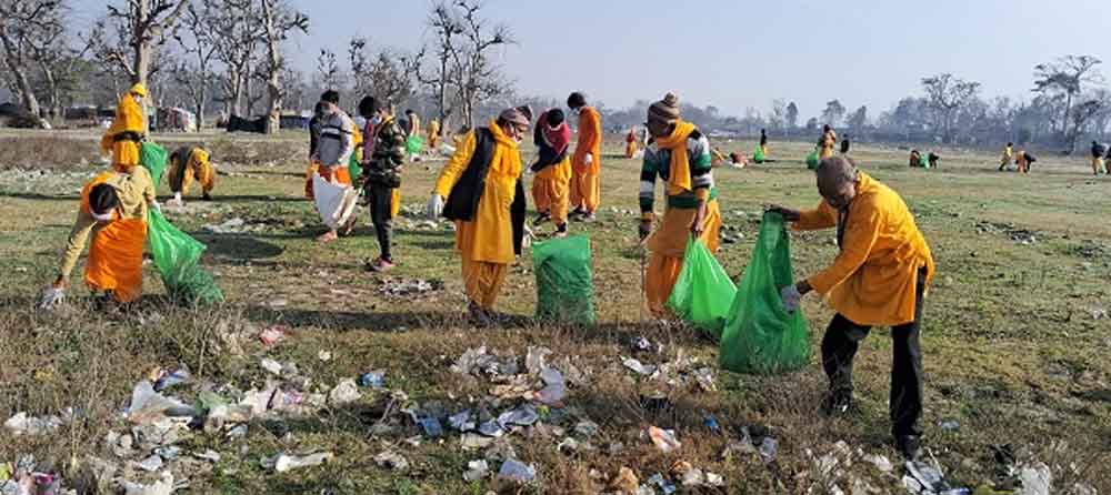 शांतिकुंज का कदम: हरिद्वार पंतद्वीप में जुटे साधक, बड़े पैमाने पर सफाई अभियान