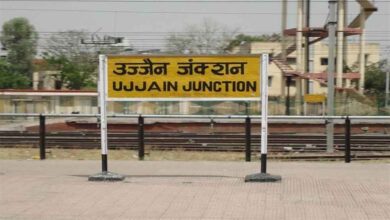 उज्जैन रेलवे स्टेशन पर 31 ट्रेनों के प्लेटफार्म बदले, महाकाल दर्शन को आए श्रद्धालुओं की बढ़ी मुश्किलें उज्जैन रेलवे स्टेशन पर 31 ट्रेनों के प्लेटफार्म बदले, महाकाल दर्शन को आए श्रद्धालुओं की बढ़ी मुश्किलें