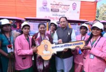 उज्ज्वला गैस, पिंक ई-रिक्शा और गार्बेज रिक्शा वितरण से आत्मनिर्भरता को नई रफ्तार