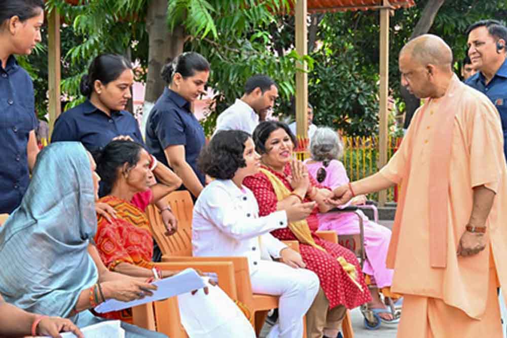 सीएम योगी का ‘बाल स्नेह मॉडल’ – एडमिशन से इलाज तक, जरूरतमंद बच्चों को तुरंत आर्थिक मदद