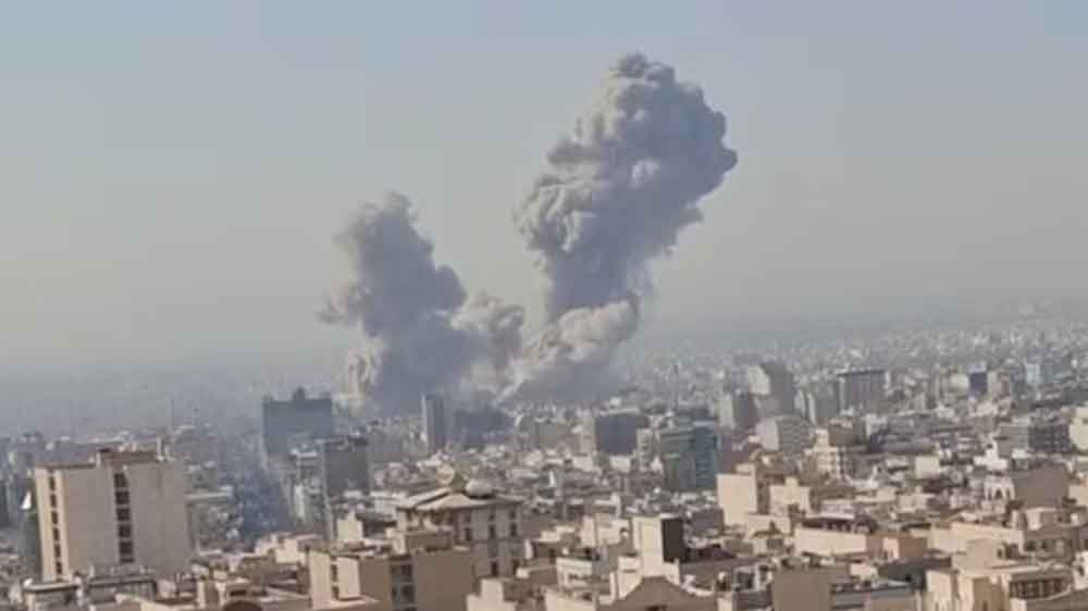 ईरान के मिसाइल हमलों से खाड़ी में तनाव, जानें सऊदी, UAE और कतर में कितने भारतीय ईरान के मिसाइल हमलों से खाड़ी में तनाव, जानें सऊदी, UAE और कतर में कितने भारतीय