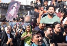 खामेनेई की हत्या की खबर से शिया समुदाय में शोक, लखनऊ की सड़कों पर उमड़ा जनसैलाब