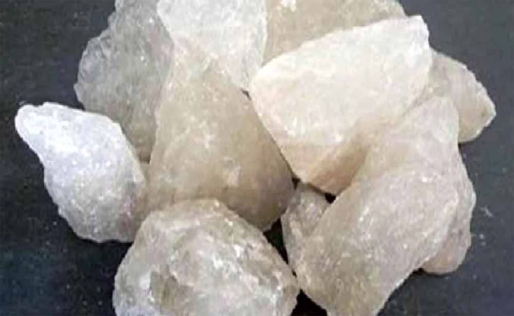 तिजोरी में फिटकरी रखने का अमावस्या वाला गुप्त टोटका – रातों-रात बदल सकती है किस्मत!”