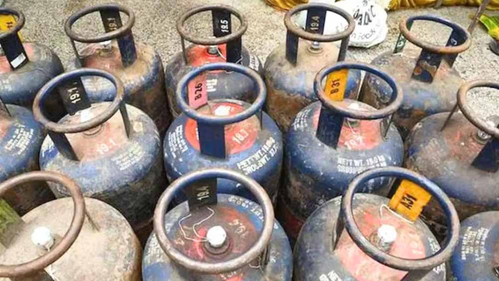 मुंबई में LPG गैस संकट गहराया: कमर्शियल सिलेंडर की सप्लाई ठप, डीलर्स ने दी चेतावनी