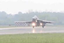 एयर चीफ मार्शल ने मल्टी-रोल फाइटर जेट उड़ाकर दिखाई ताकत, वायु सेना की क्षमता का दमदार प्रदर्शन