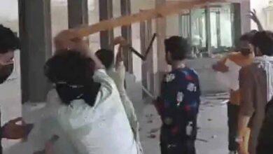 खामेनेई की मौत से पाकिस्तान में बवाल: कराची में अमेरिकी दूतावास के पास हिंसक प्रदर्शन, कई घायल