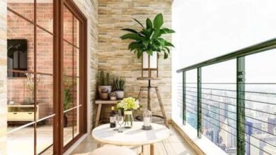 बालकनी में भूलकर भी न रखें ये चीज़ें, बिगड़ सकता है घर का वास्तु