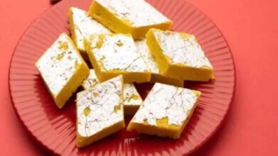 झटपट तैयार करें बेसन की बर्फी, स्वाद ऐसा कि भूल नहीं पाएंगे