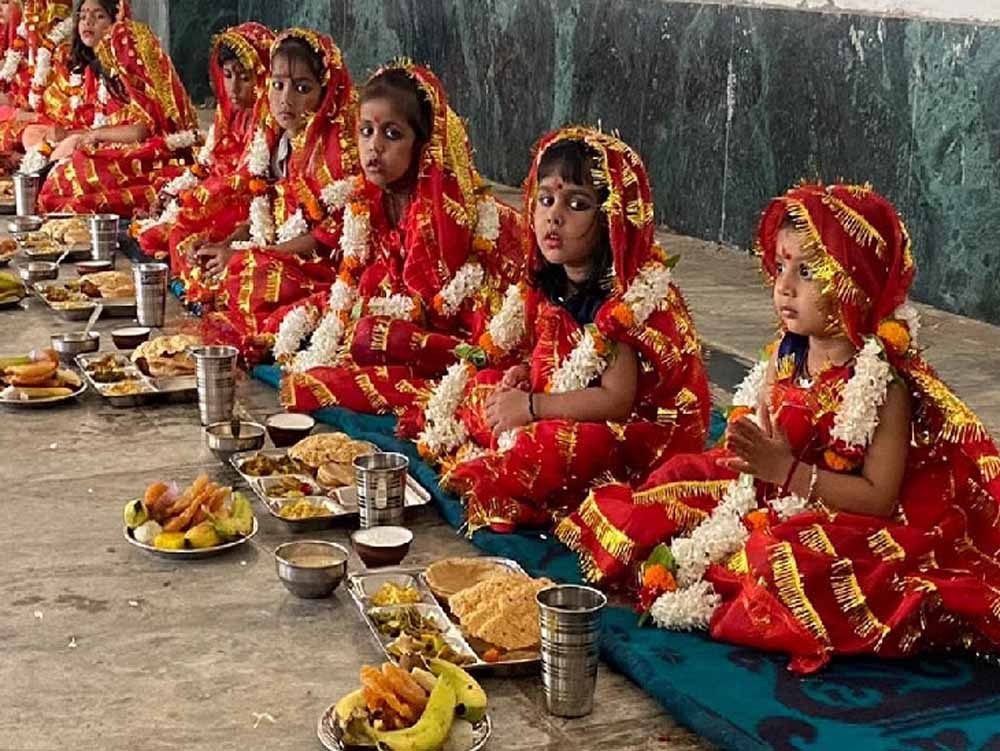 कन्या पूजन में क्या दें दान? माता रानी को प्रसन्न करने वाली शुभ चीजों की पूरी लिस्ट कन्या पूजन में क्या दें दान? माता रानी को प्रसन्न करने वाली शुभ चीजों की पूरी लिस्ट