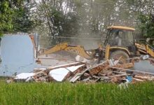 मेडिकल कॉलेज की जमीन पर अवैध कब्जा हटाने कार्रवाई, 37 घरों पर चला बुलडोजर, पथराव से बढ़ा तनाव