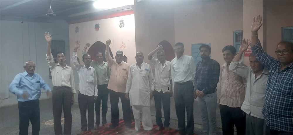 माँ मोटी माता परिसर में ताप्ती–नर्मदा रेल लाइन को लेकर बैठक संपन्न हुई माँ मोटी माता परिसर में ताप्ती–नर्मदा रेल लाइन को लेकर बैठक संपन्न हुई