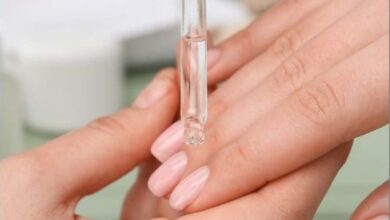 महंगे ट्रीटमेंट भूल जाइए! क्यूटिकल ऑयल की बूंदों से पाएं चमकदार नाखून