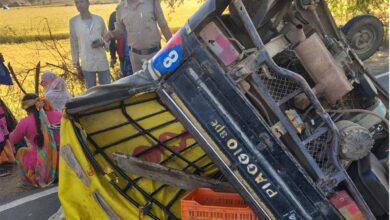 गुना के डायल 112हीरोज: तत्परता से मिली मदद, ऑटो पलटने से घायल महिलाओं को पहुँचाया अस्पताल गुना के डायल 112हीरोज: तत्परता से मिली मदद, ऑटो पलटने से घायल महिलाओं को पहुँचाया अस्पताल