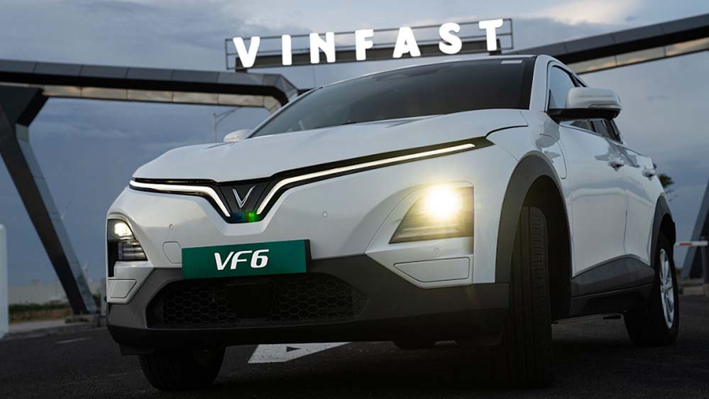 FUEL संकट के बीच कार कंपनी का बड़ा ऐलान, इलेक्ट्रिक कार खरीद पर मिल रही बंपर छूट