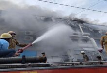 नोएडा की फैक्ट्री में भीषण आग, 30 लोग झुलसे, 250 को लपटों के बीच से किया रेस्क्यू