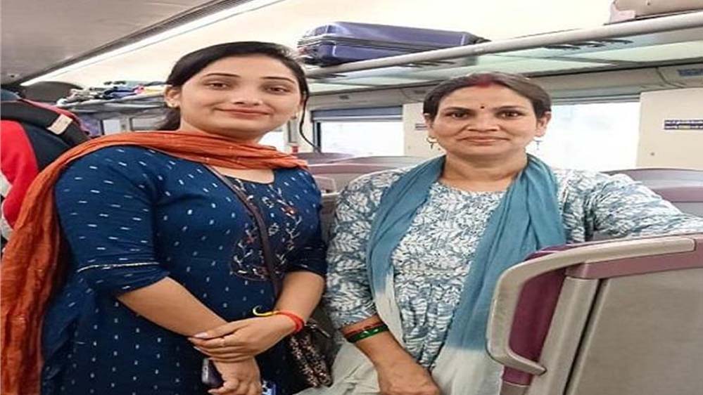 दिल्ली में सम्मानित हुईं MP की 2 महिला सरपंच, निधि और ज्योति ने देशभर में मचाई धूम