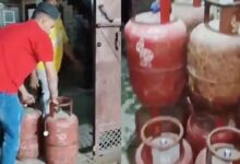 LPG संकट के बीच हापुड़ में बड़ी जमाखोरी का खुलासा, घर से 55 भरे गैस सिलेंडर बरामद