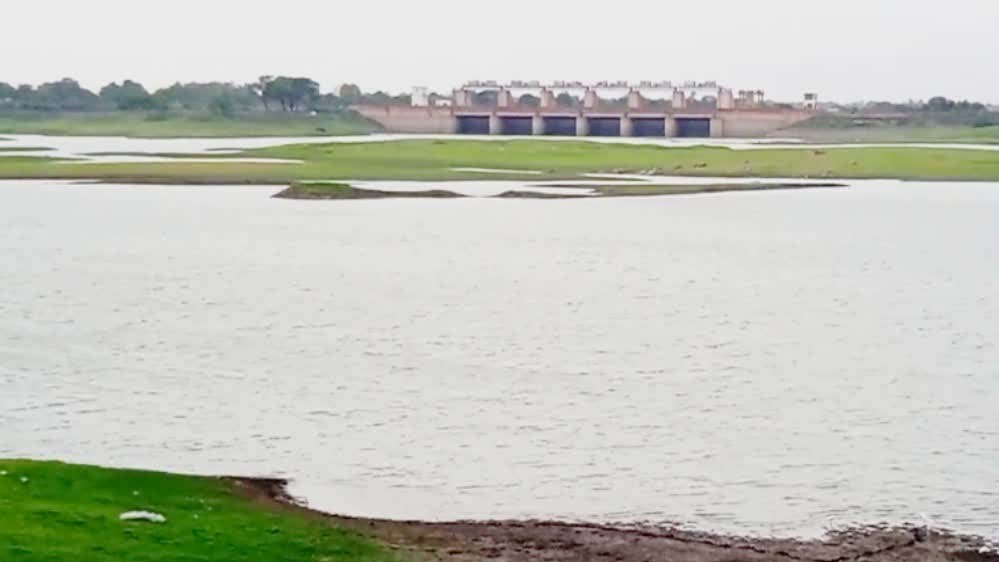 गंभीर डेम में सिर्फ 84 दिन का पानी, नर्मदा लाइन का टी-कनेक्शन 1 साल से लंबित गंभीर डेम में सिर्फ 84 दिन का पानी, नर्मदा लाइन का टी-कनेक्शन 1 साल से लंबित