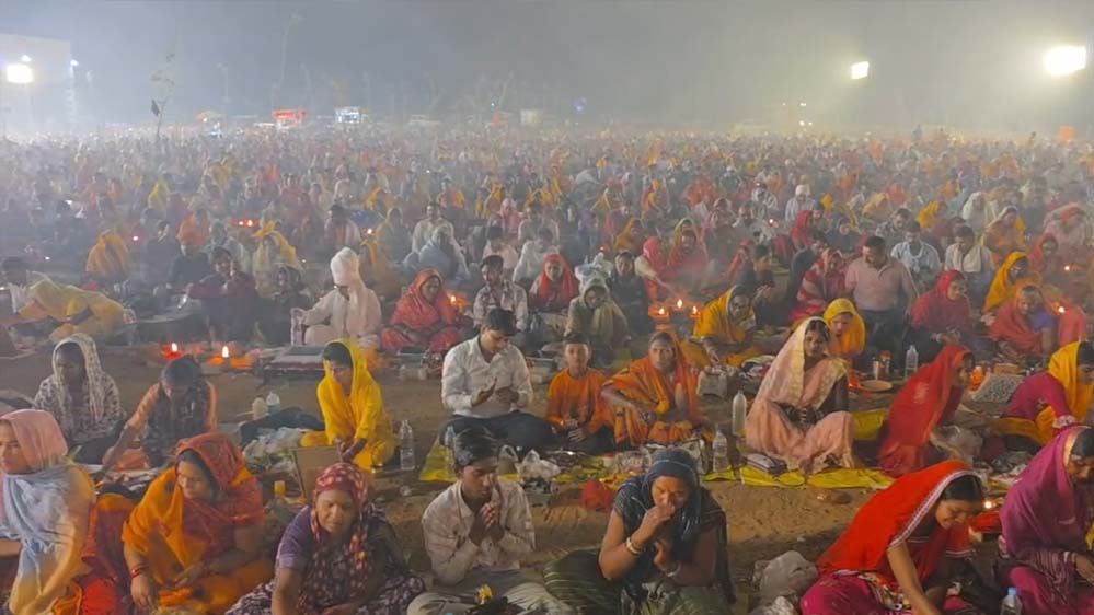 बागेश्वर धाम में चौथा हनुमान चालीसा हवन संपन्न, 2 लाख से अधिक भक्तों ने ऑनलाइन आहुति दी