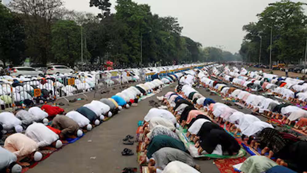 मेरठ में ईद पर सड़क पर नमाज पढ़ने वालों के लिए चेतावनी, FIR के साथ पासपोर्ट भी रद्द हो सकता है