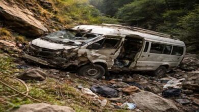 नेपाल में मंदिर से लौट रही भारतीय श्रद्धालुओं की बस 500 फीट गहरी खाई में गिरी, 7 की मौत