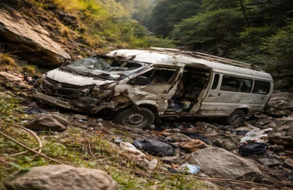 नेपाल में मंदिर से लौट रही भारतीय श्रद्धालुओं की बस 500 फीट गहरी खाई में गिरी, 7 की मौत