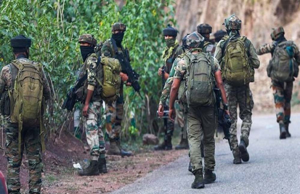 उरी में घुसपैठ की बड़ी कोशिश नाकाम, सुरक्षाबलों ने पाकिस्तानी आतंकी को किया ढेर उरी में घुसपैठ की बड़ी कोशिश नाकाम, सुरक्षाबलों ने पाकिस्तानी आतंकी को किया ढेर