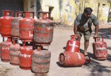 मंडीदीप में LPG एजेंसी पर प्रशासन का छापा, 200 से अधिक सिलेंडर जब्त; जबलपुर में हॉकर के घर पुलिस की छापेमारी  मंडीदीप में LPG एजेंसी पर छापा, 200 से ज्यादा सिलेंडर जब्त; जबलपुर में पुलिस ने हॉकर के घर से 10 सिलेंडर और 47 गैस बुक बरामद  मंडीदीप में LPG एजेंसी पर छापा, 200 सिलेंडर जब्त; जबलपुर में पुलिस ने हॉकर के घर से गैस सिलेंडर और बुक्स की बरामदगी की