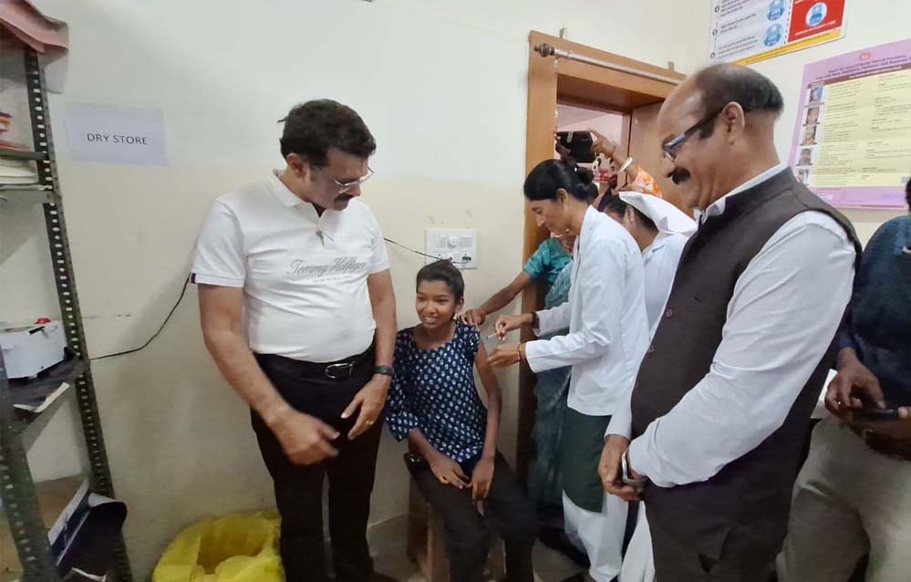 जगदलपुर : बस्तर की बेटियों के लिए सुरक्षा कवच : जगदलपुर में एचपीवी टीकाकरण अभियान का भव्य आगाज़ जगदलपुर : बस्तर की बेटियों के लिए सुरक्षा कवच : जगदलपुर में एचपीवी टीकाकरण अभियान का भव्य आगाज़