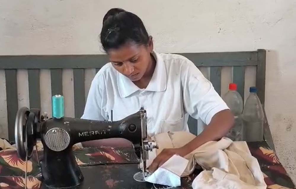 आत्मसमर्पित नक्सली डेढ़ महीने से सीख रहे सिलाई और ड्राइविंग, बालाघाट पुलिस की पहल से 14 परिवारों को मिली सरकारी नौकरी