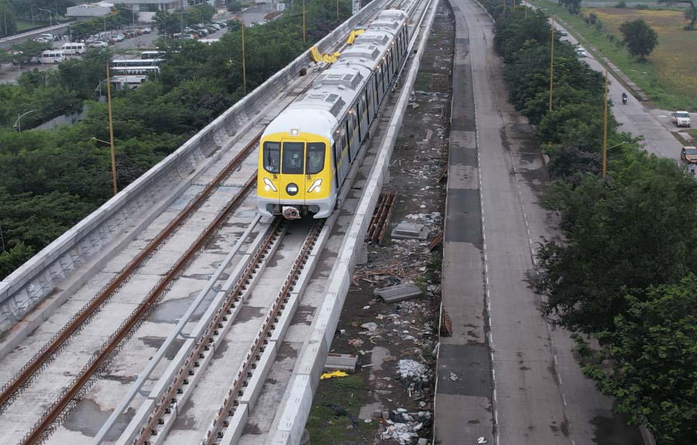 इंदौर में मेट्रो ट्रेन का अलग-अलग स्पीड से किया गया फायनल ट्रायल, सवार होकर टीम ने किया सर्वे