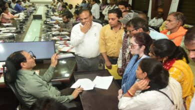 कलेक्टर ने जनदर्शन में सुनी आमजनों की समस्याएं, अधिकारियों को दिए त्वरित कार्यवाही के निर्देश कलेक्टर ने जनदर्शन में सुनी आमजनों की समस्याएं, अधिकारियों को दिए त्वरित कार्यवाही के निर्देश