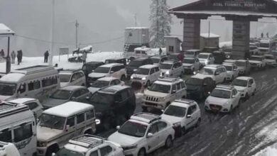 सावधान! बर्फबारी के कारण अटल टनल की ओर जाने वाले रास्ते बंद, IMD ने जारी किया अलर्ट