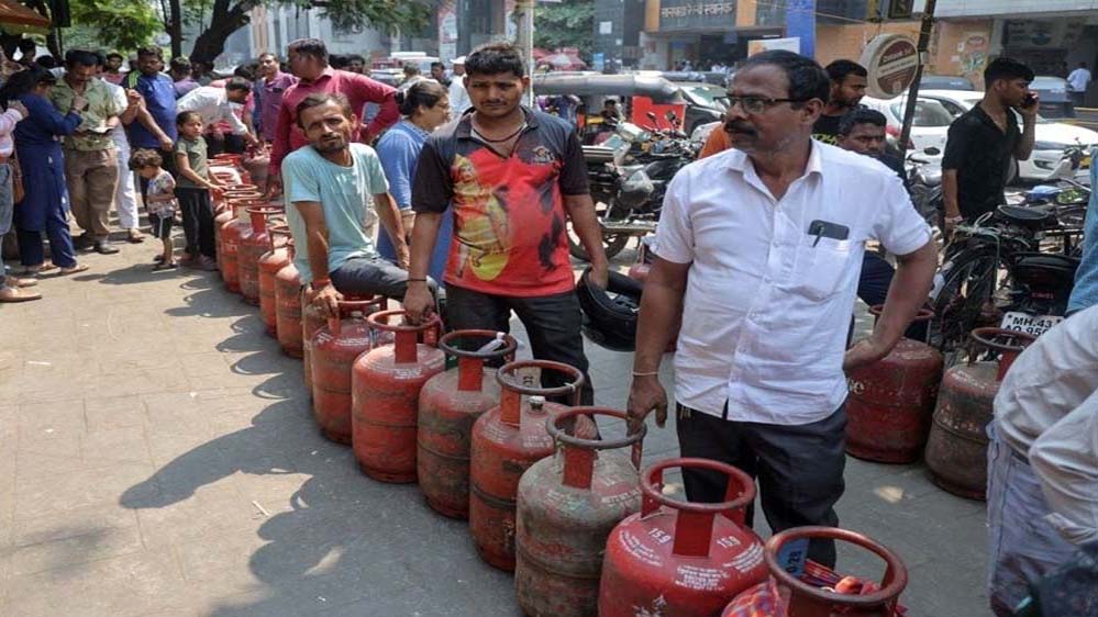 मध्य प्रदेश में LPG संकट जारी, घरेलू सिलेंडर की सप्लाई सुधरी, लेकिन कमर्शियल गैस की कमी बनी रही