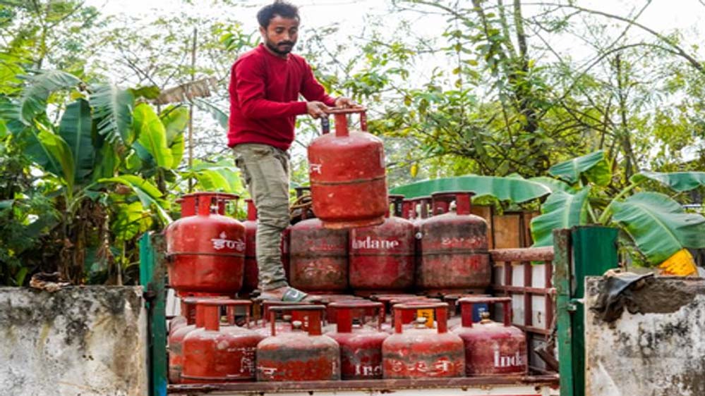 कालाबाजारी पर मुख्यमंत्री योगी के निर्देश पर कड़ी कार्रवाई, 5813 जगहों पर पड़े छापे