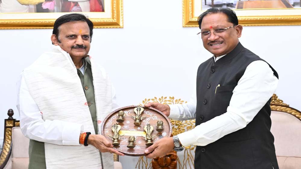 मुख्यमंत्री से मध्यप्रदेश के उपमुख्यमंत्री  राजेंद्र शुक्ला ने की सौजन्य मुलाकात