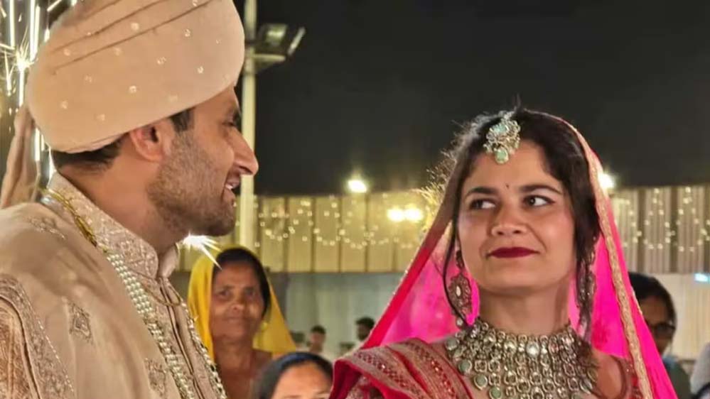 सहारनपुर में आर्मी के मेजर ने कैप्टन दुल्हन संग लिए फेरे, सिर्फ एक रुपया और शगुन में नारियल से पेश की सादगी की मिसाल