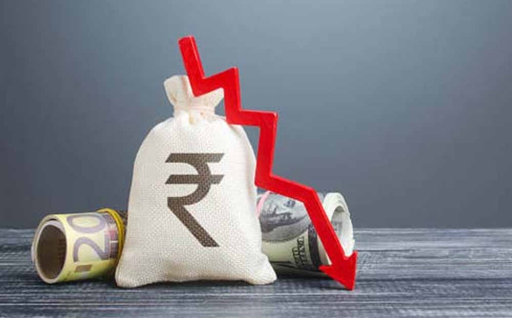 पश्चिम एशिया तनाव का असर: डॉलर के मुकाबले रुपया रिकॉर्ड गिरावट में, 92.5 तक पहुंचा