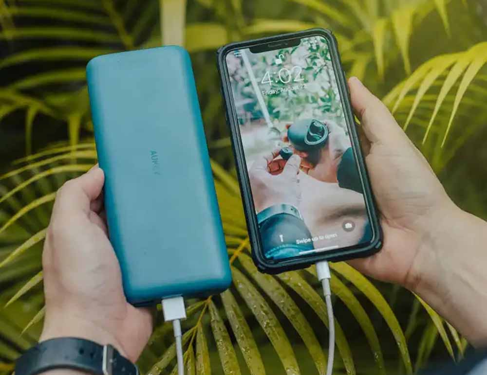 सिर्फ मोबाइल चार्जिंग नहीं, इन 5 कामों में भी बेहद काम आता है पावर बैंक