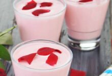 घर पर बनाएं बाजार जैसी ठंडी-ठंडी गुलाब लस्सी, स्वाद ऐसा कि बार-बार पीने का मन करे