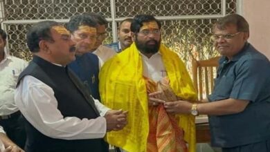 सीएम दिखाते थे हाथ, महिला आयोग अध्यक्ष धोती थीं पैर: गिरफ्तार ज्योतिषाचार्य का था बड़ा रसूख