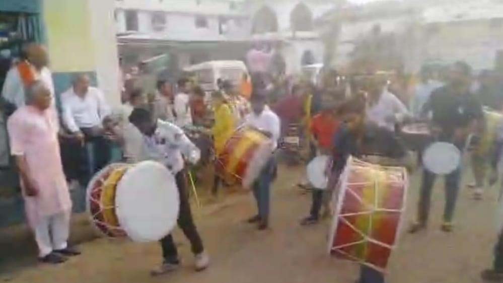 ग्राम अखड़ार में महा विशाल धर्म कुंभ श्री राम कथा एवं श्री राम महायज्ञ की शोभायात्रा निकाली गई