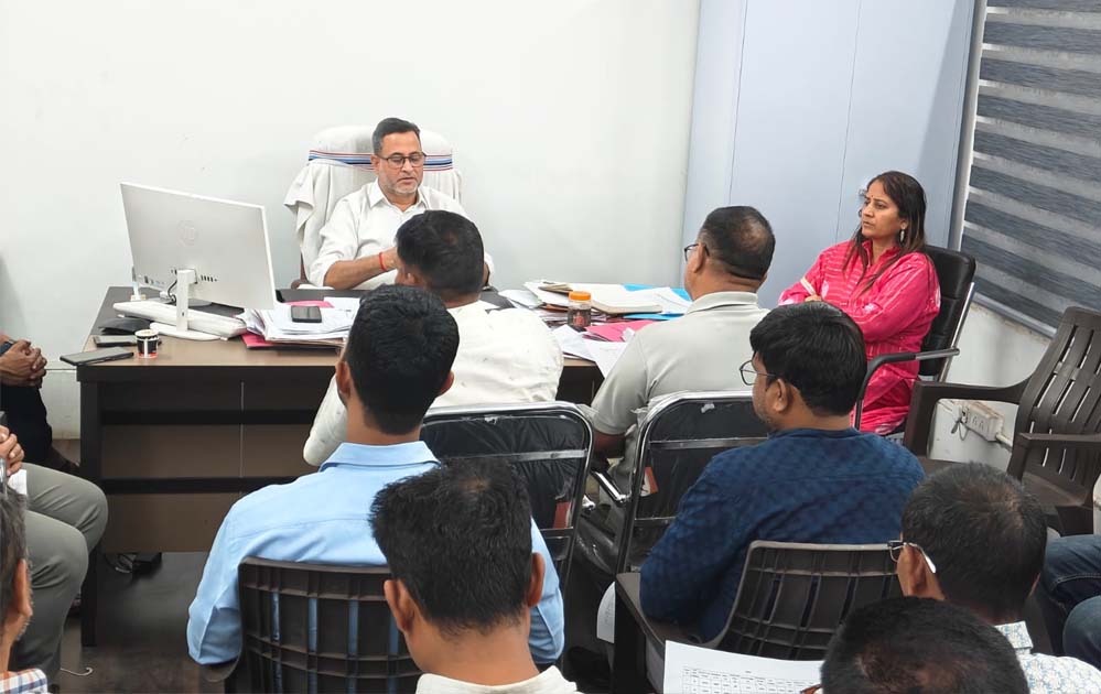 नगर निगम अपर आयुक्त विनोद पाण्डेय ने जोन 8 में राजस्व वसूली की गहन समीक्षा की नगर निगम अपर आयुक्त विनोद पाण्डेय ने जोन 8 में राजस्व वसूली की गहन समीक्षा की