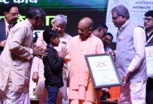 मुख्यमंत्री ने वीर बच्चों को किया सम्मानित