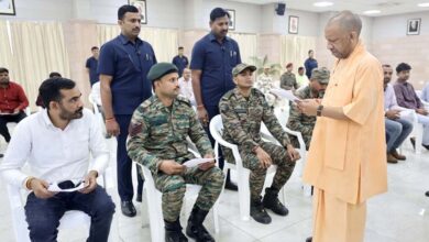 सैनिकों से सीएम योगी ने कहा- ‘बेफिक्र होकर देशसेवा कीजिए, आपके परिवार की सुरक्षा हमारी जिम्मेदारी