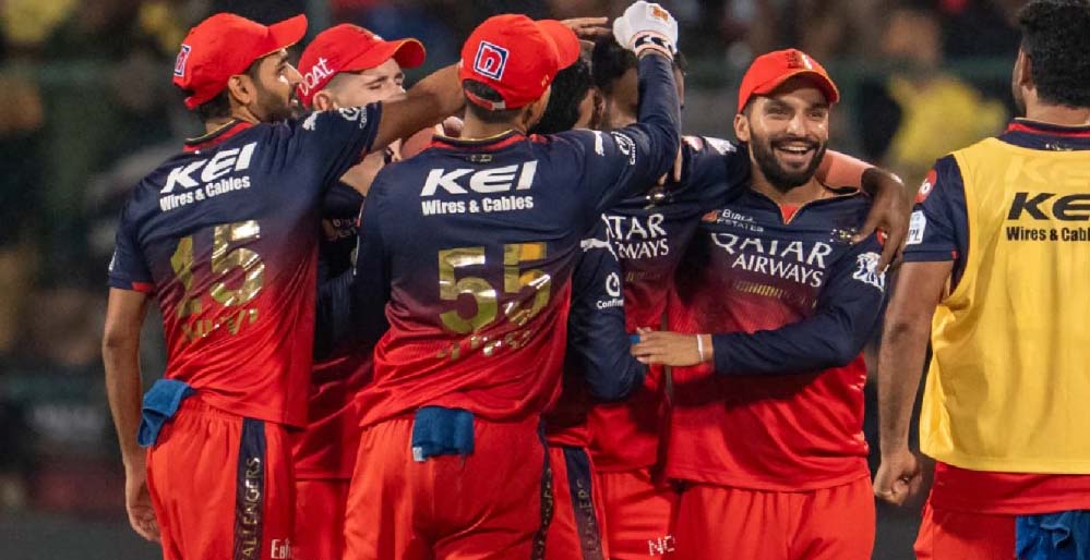 16,706 करोड़ में बिकी IPL की डिफेंडिंग चैम्पियन RCB, जानें किसने किया खरीद 16,706 करोड़ में बिकी IPL की डिफेंडिंग चैम्पियन RCB, जानें किसने किया खरीद