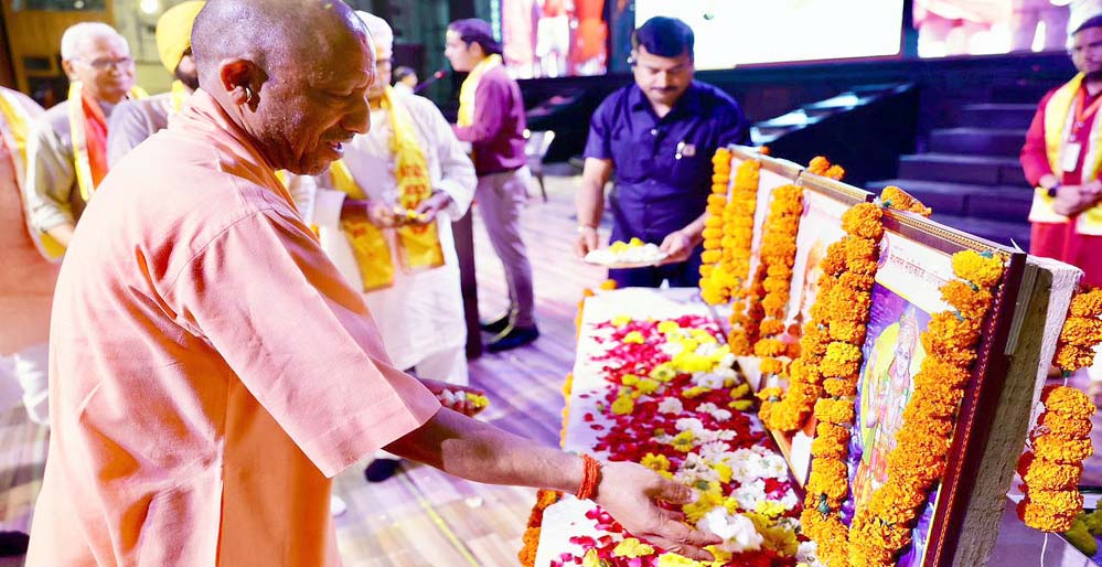 लखनऊ में आयोजित गुरु गोरखनाथ स्वास्थ्य सेवा यात्रा के कार्यकर्ताओं के सम्मान समारोह में सम्मिलित हुए मुख्यमंत्री