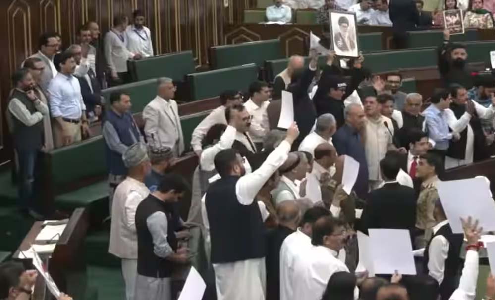 JK विधानसभा में बड़ा हंगामा, ‘इजरायल मुर्दाबाद’ के नारे, BJP और कांग्रेस विधायकों में हिंसक झड़प