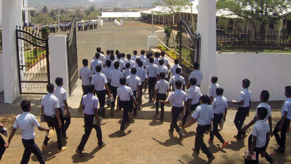 सांदीपनि स्कूल के रिजल्ट से मचा भूचाल, 332 में से 245 छात्र फेल, प्रिंसिपल को जारी नोटिस सांदीपनि स्कूल के रिजल्ट से मचा भूचाल, 332 में से 245 छात्र फेल, प्रिंसिपल को जारी नोटिस